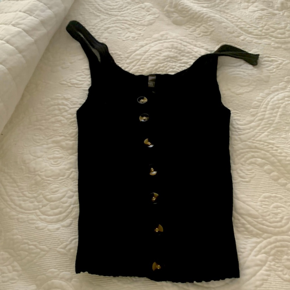 Botton down black tank top